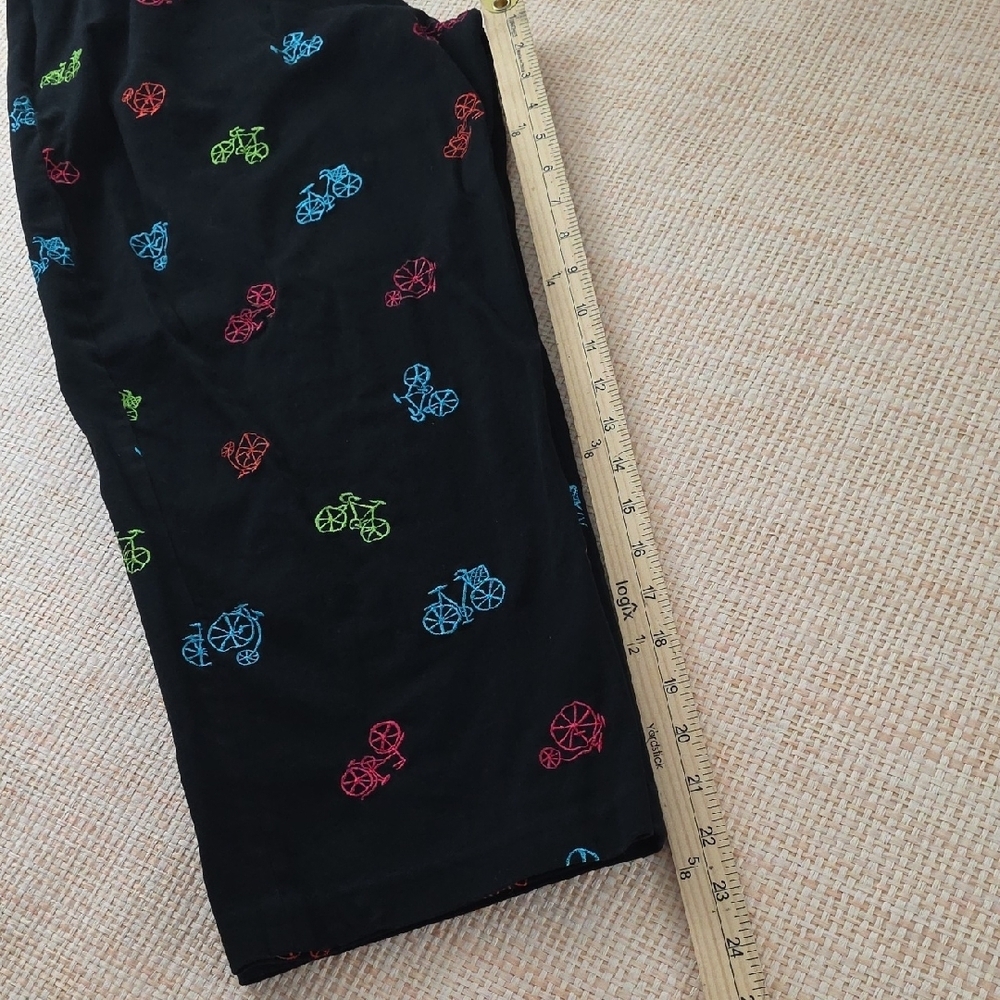 Coldwater Creek Black Capri Pants Multicolor Bicycle Print Stretch Size 14 - Picture 8 of 9